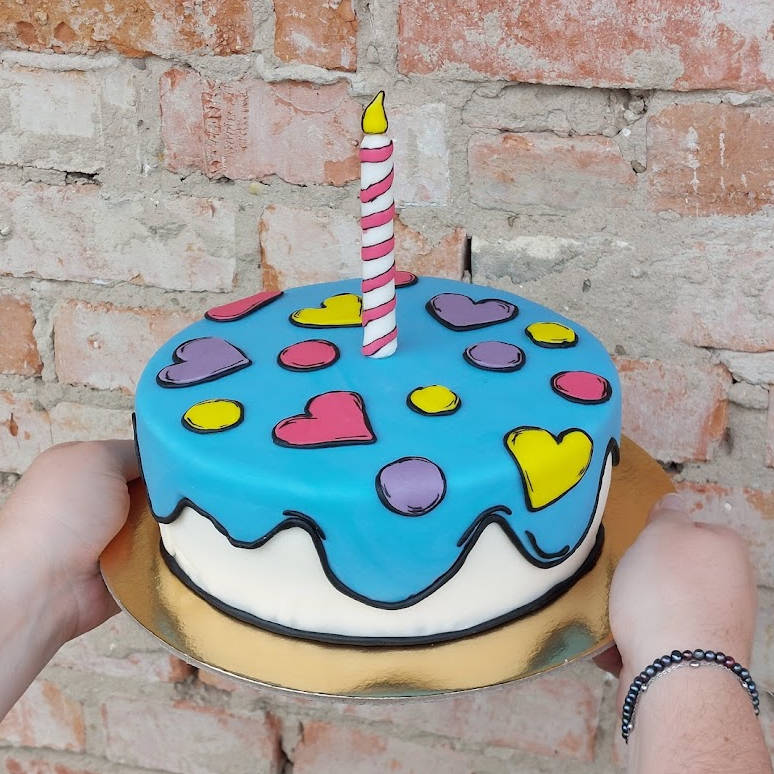 Cartoon cake - piškot, mascarpone krém, máslový krém, potahovací hmota, ovoce
